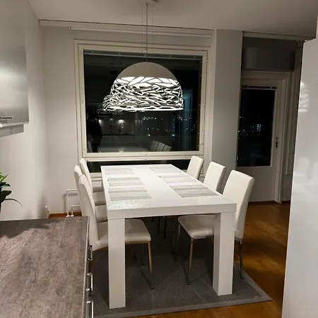 Upea Kattohuoneisto Oulun Keskustan Laehellae